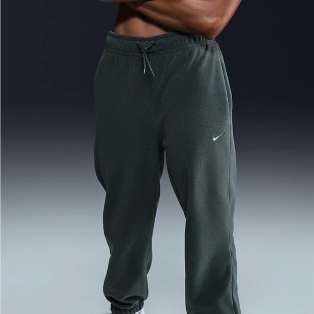 Nike NWT One Therma-FIT Polar
Pants Vintage Green Women’s XS